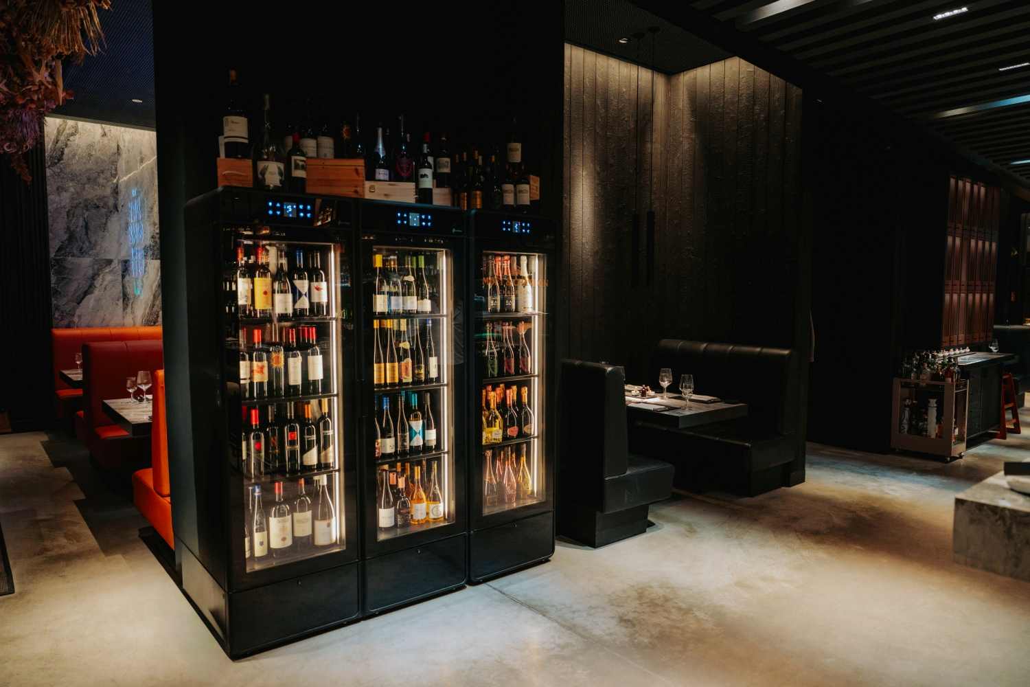 Restaurant ambience horizontal 3