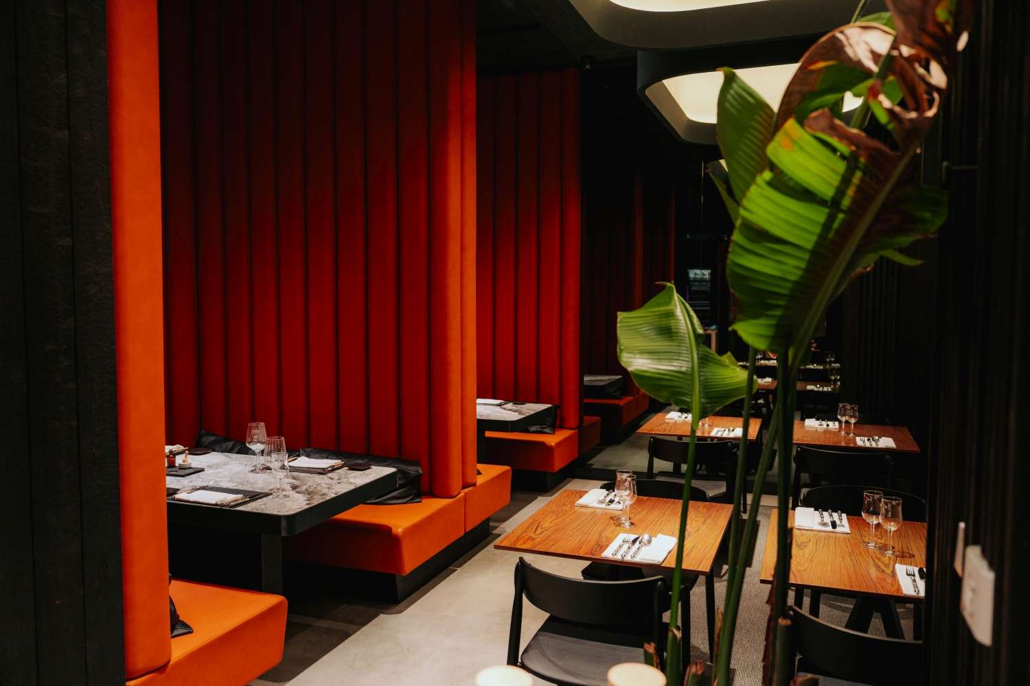 Restaurant ambience horizontal 5