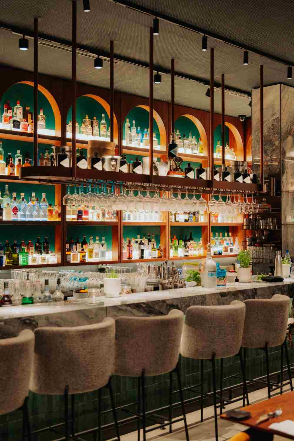 Restaurant vertical image 4